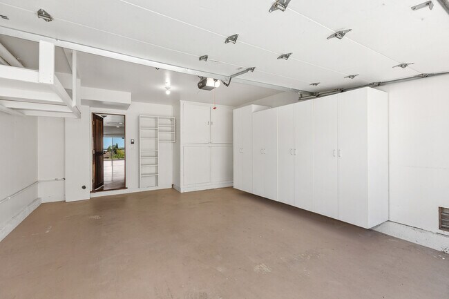 Garage - 2461 Geranium St