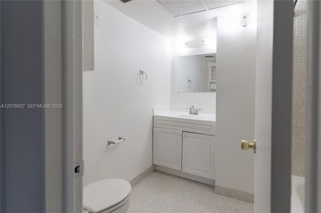 Building Photo - 3101 Oakland Shores Dr