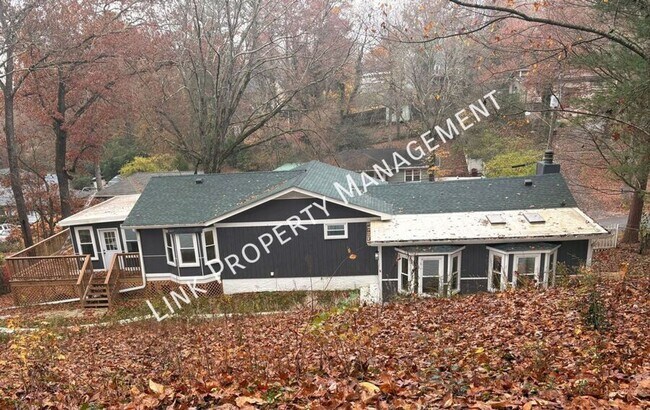 Building Photo - Sophisticated Tri-Level Home in Stuart Heights — Modern Comfort & Timeless Charming 4 bedroom 3 b...