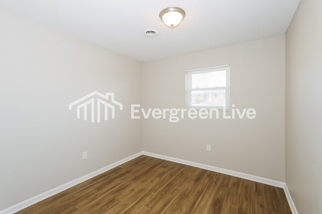 Building Photo - 2508 Dexter Rd