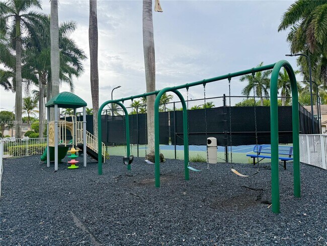 Building Photo - 5660 NW 115th Ct