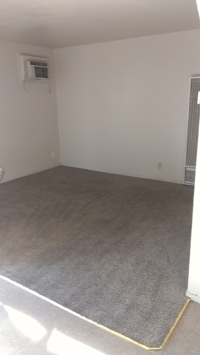 Building Photo - 1030 N San Joaquin St