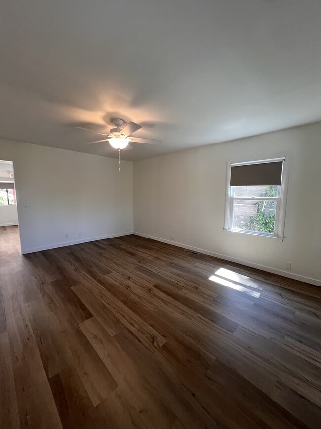 Building Photo - 503 1/2 S Auburn St