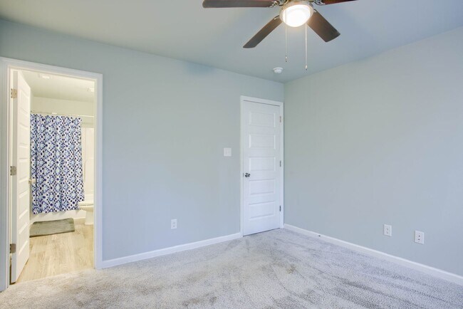 Building Photo - Charming 2-Bed, 2.5-Bath Townhome
