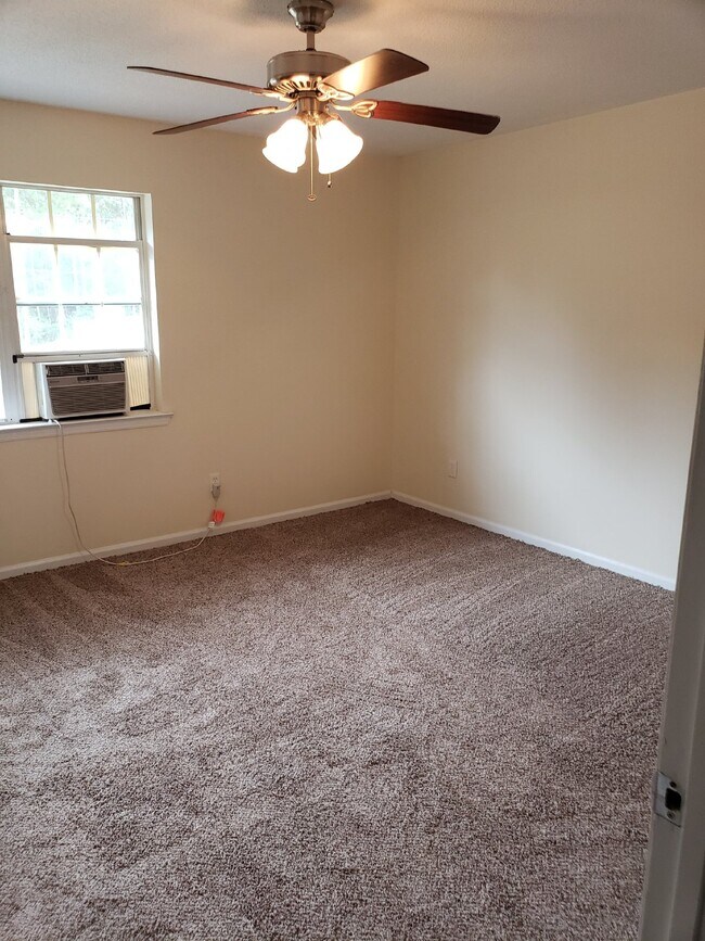 Building Photo - Townhouse for Rent
