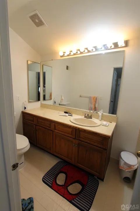 Building Photo - 587 Sayre Dr