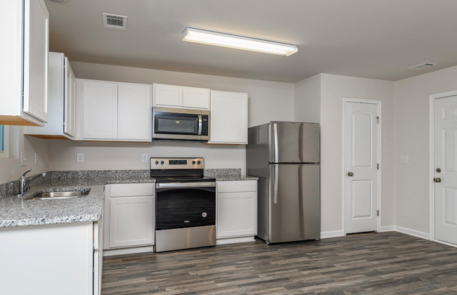 Building Photo - Charming 4BR, 2.5 BA home in Duncan SC is ...
