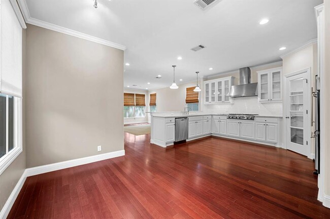 Building Photo - 4513 Avenue F