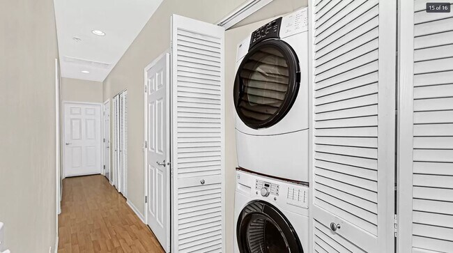 Building Photo - 948 W 15th Pl