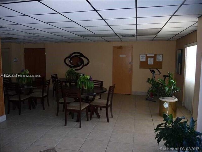 Building Photo - 2200 E Hallandale Beach Blvd
