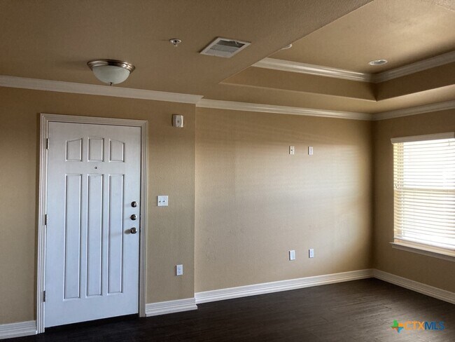 Building Photo - 2710 S Clear Creek Rd