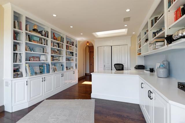 Building Photo - 6018 Avenida Chamnez