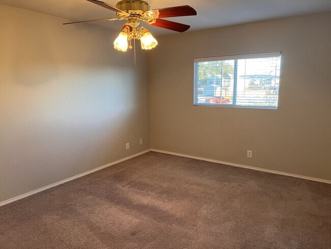 Building Photo - Beautiful two-story home in the desirable Silver Oaks community!