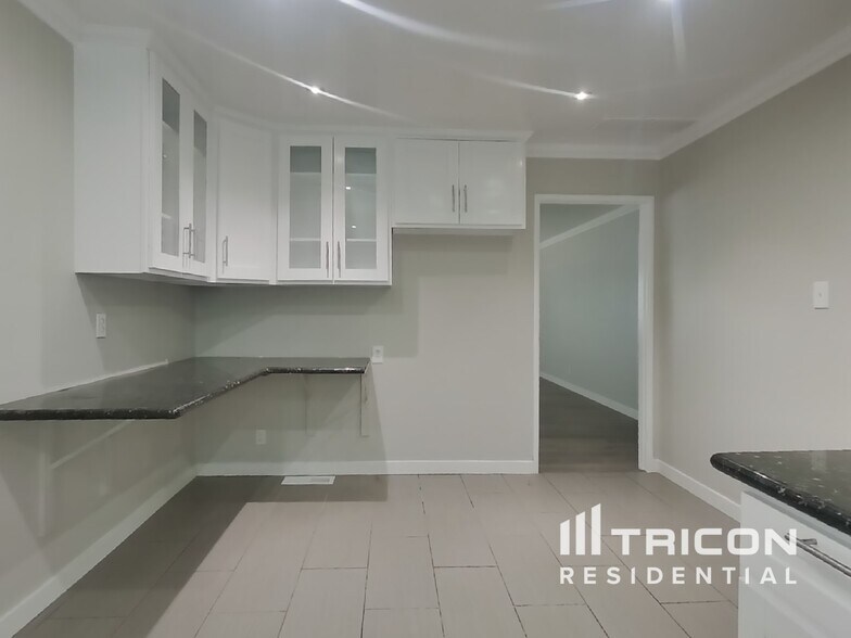 Building Photo - 121 Hodges St