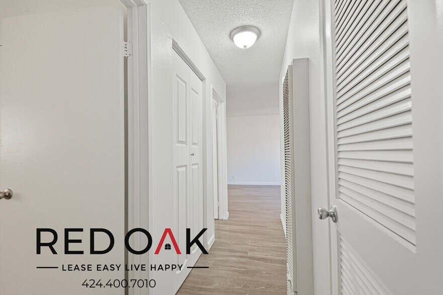 Building Photo - 7915 Vineland Ave