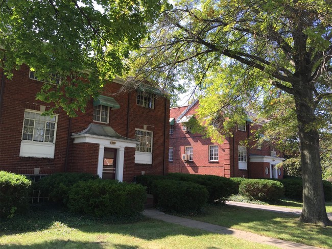 Building Photo - 2265 Sherwood Ave