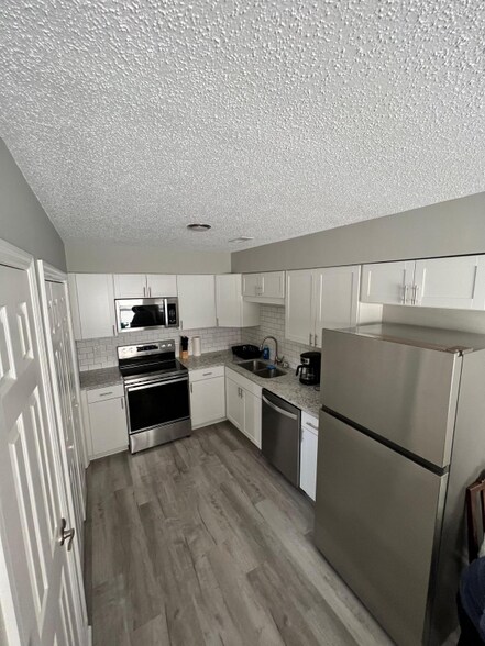 Building Photo - 1658 Stuart Square Cir