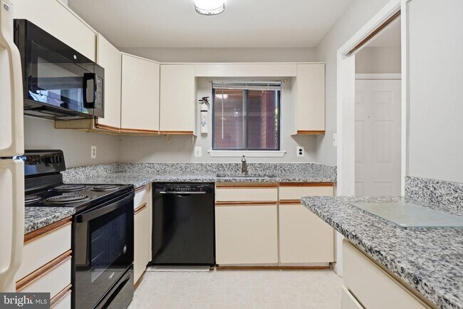 Building Photo - 2822 Lee Oaks Pl