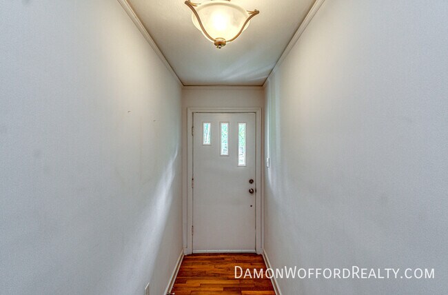 Building Photo - 1827 Parkridge Dr