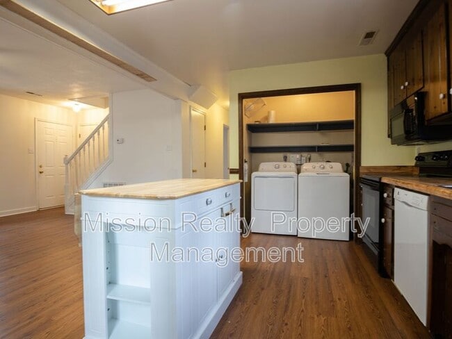 Building Photo - 2101 S Twilight Ln