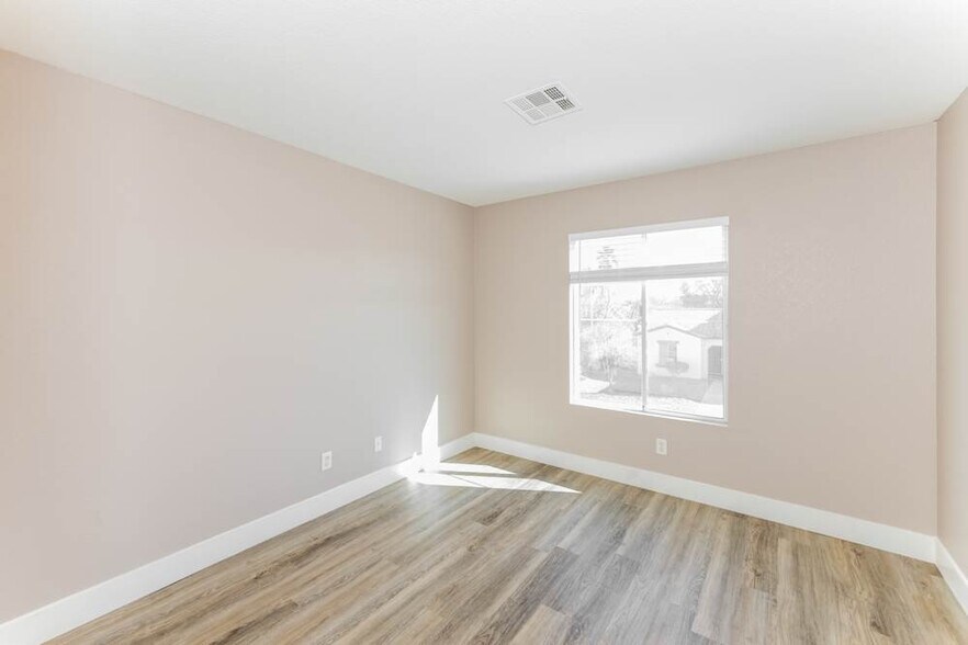 Building Photo - 105 Pepperwood Dr
