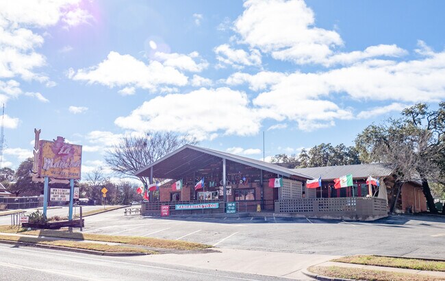 Building Photo - 2122 Hancock Dr