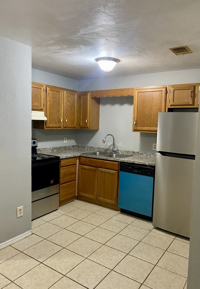 Building Photo - 2321 SW 31st Pl