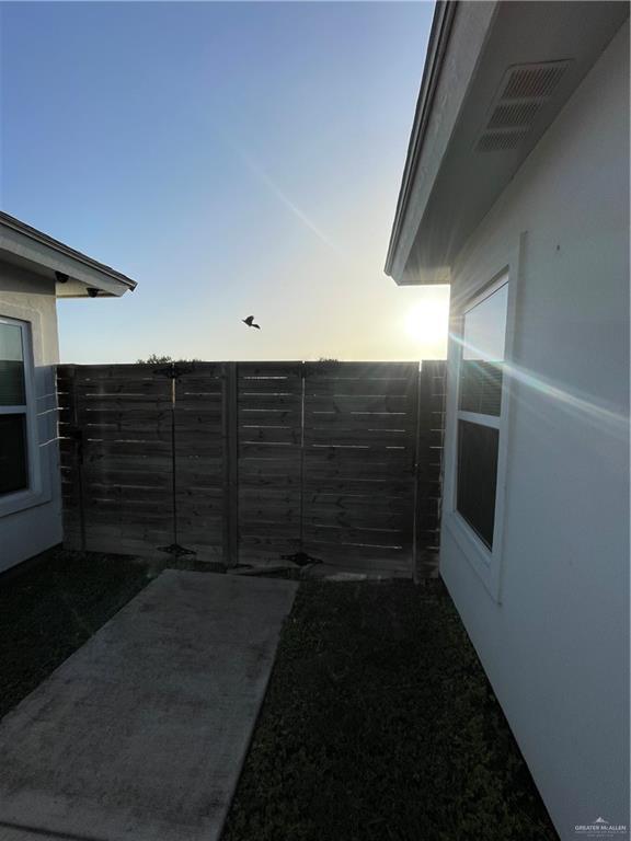 Building Photo - 21 S Iris St