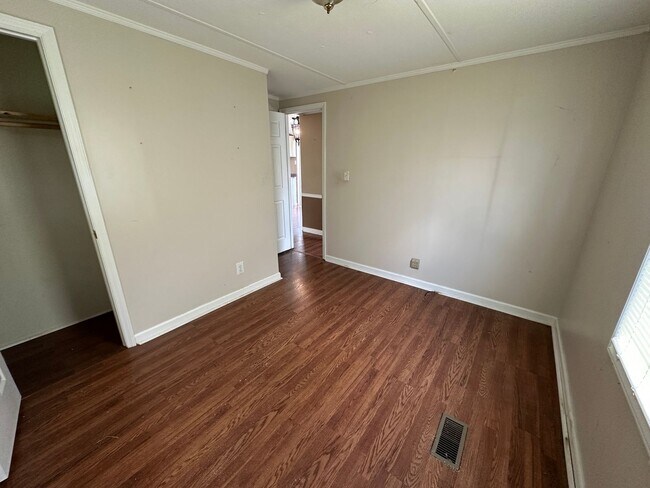 Building Photo - Christiansburg, 3 BR / 2 BA Available Now
