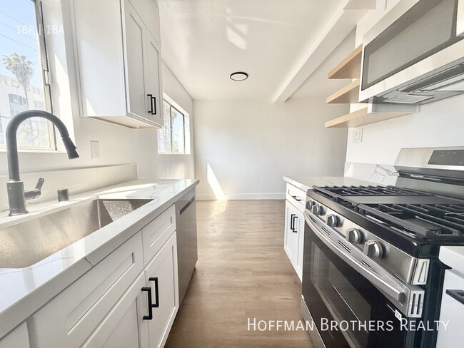 Building Photo - 1819 S Oxford Ave