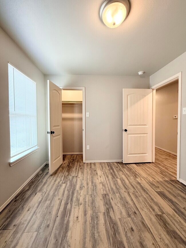 Building Photo - 1716 E 14th St