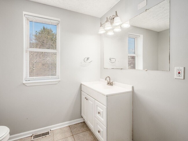 Building Photo - 421 E Mithoff St