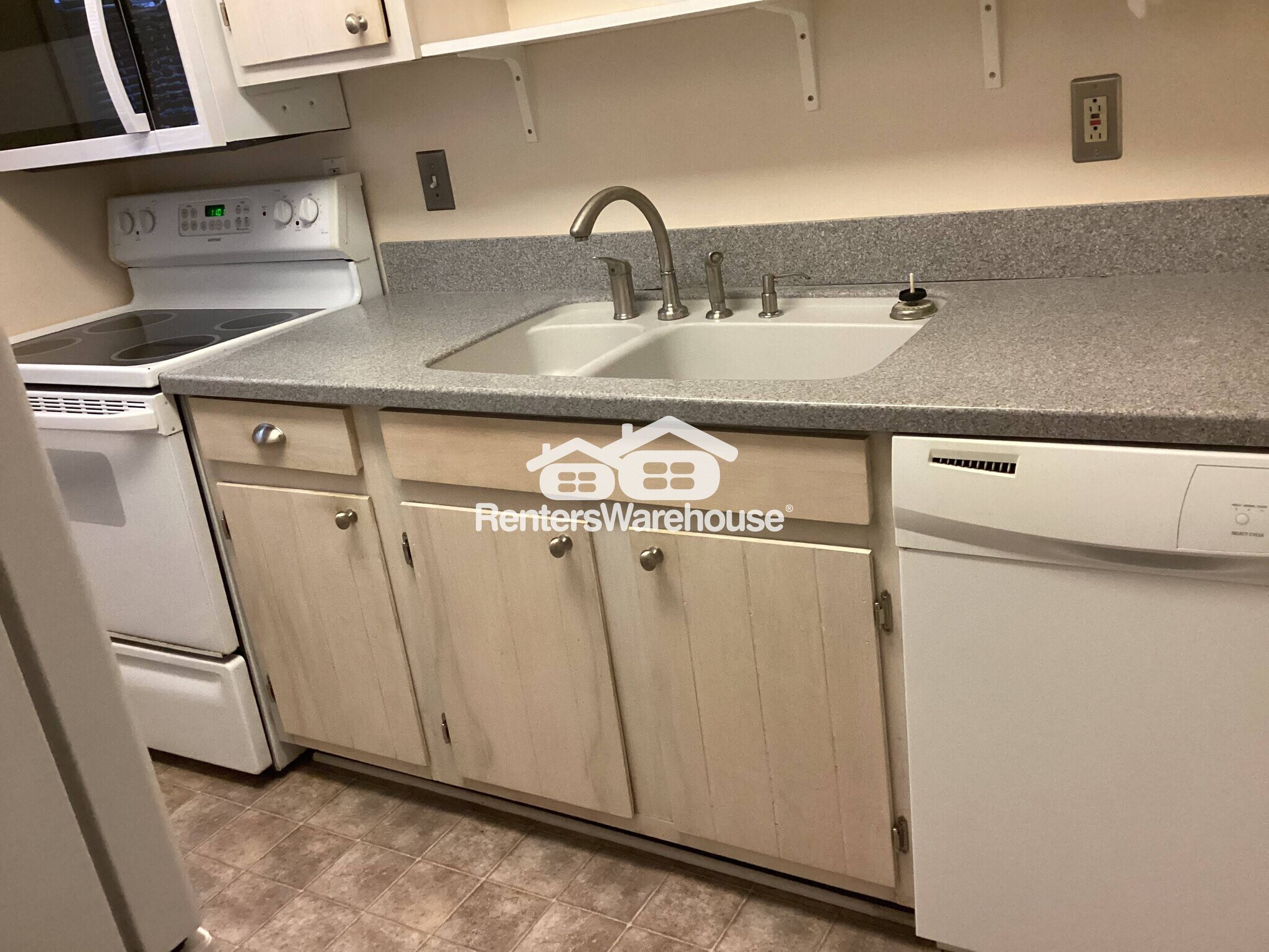 Building Photo - 6700 Roswell Rd NE