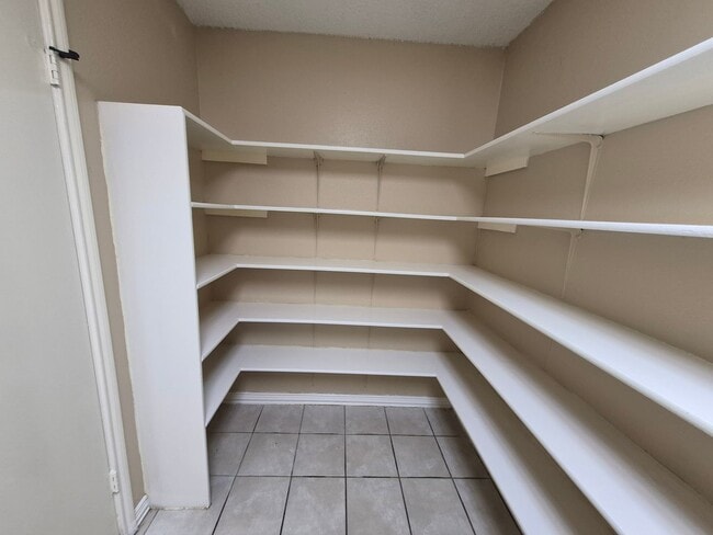 Building Photo - 8007 Chestnut Bluff Dr
