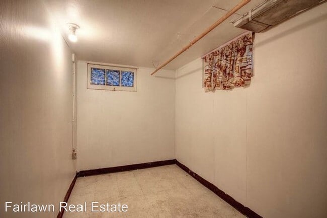 Building Photo - 3 br, 1 bath House - 302 South Grove St.