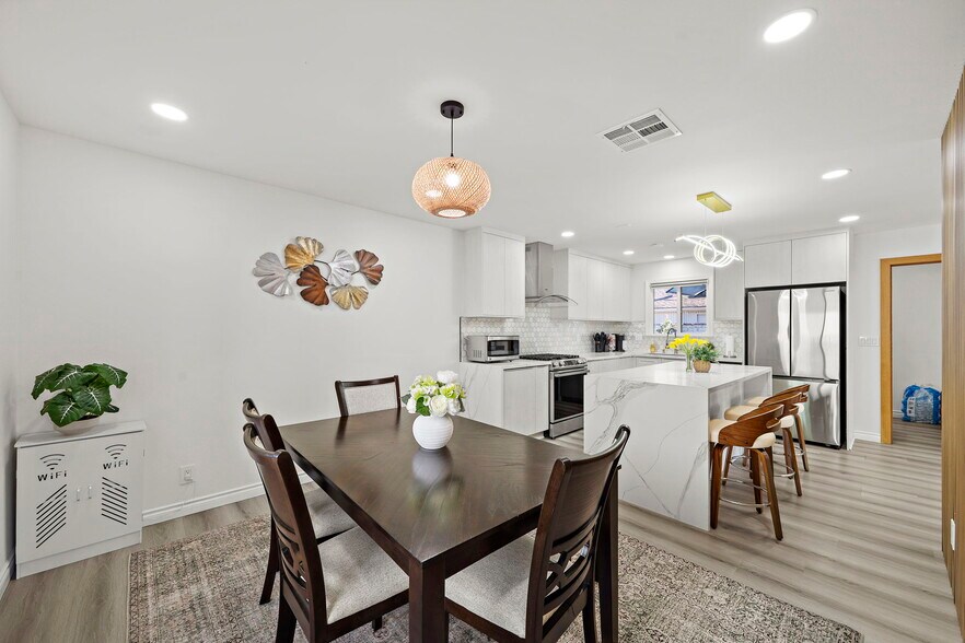 dining area - 5591 Heil Ave