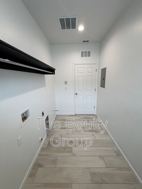 Building Photo - 1336 W Porter Ave