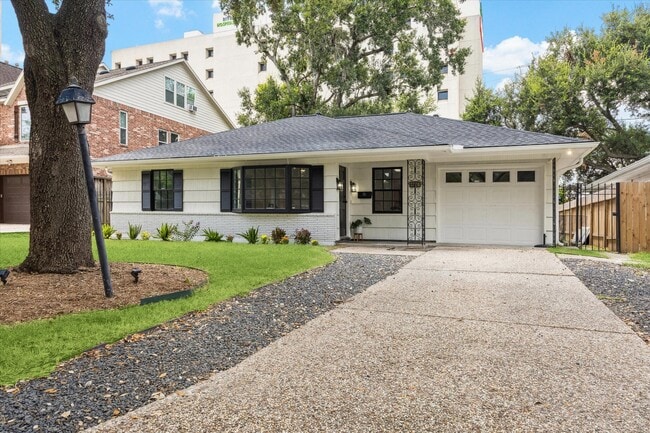 Building Photo - 3726 Las Palmas St