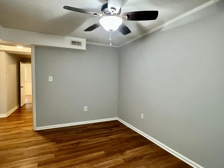 Building Photo - 5615 Southampton Rd