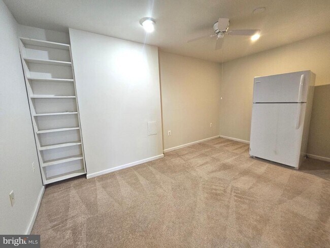 Building Photo - 1969 Peachtree Ct