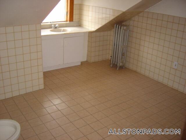 Building Photo - 36 Linden St