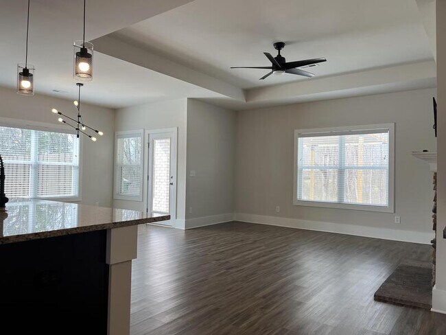 Building Photo - 154 Fernhill Dr NW