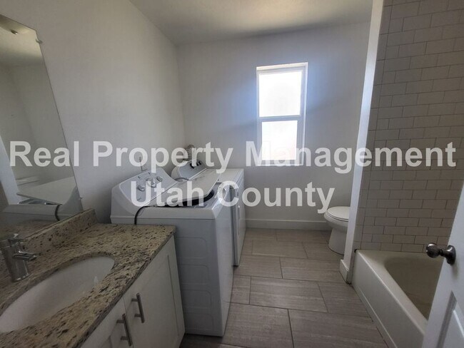Building Photo - 1054 Ellen Cir