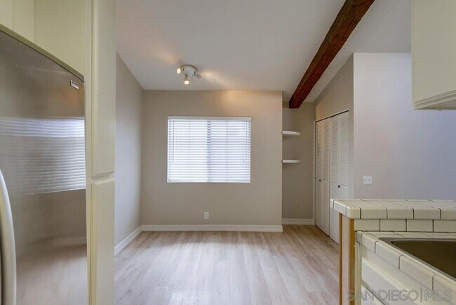 Building Photo - Light, Bright + Airy 2 Bed, 2 Bath Second Floor Condo in Highly Desirable Hillcrest!