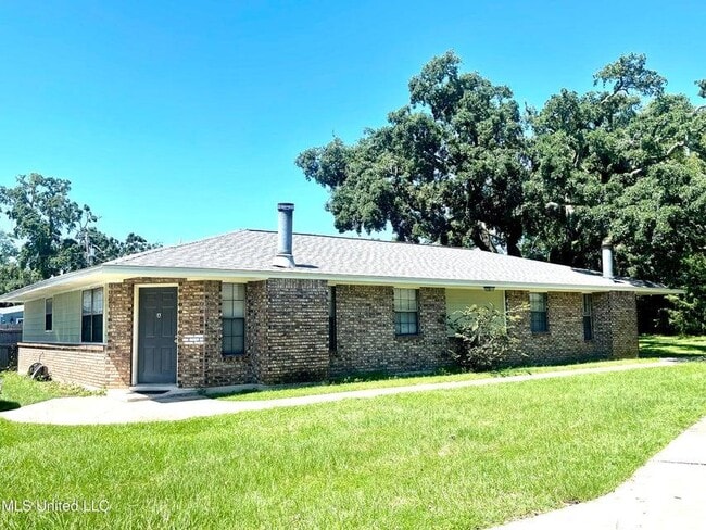 Building Photo - 102 North St