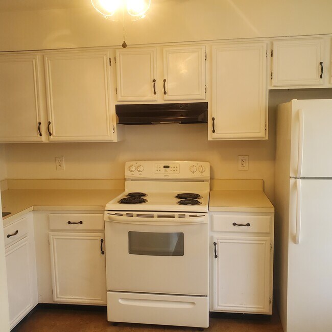 Kitchen with Self Cleaning Stove - 76 Chelmsford Ct