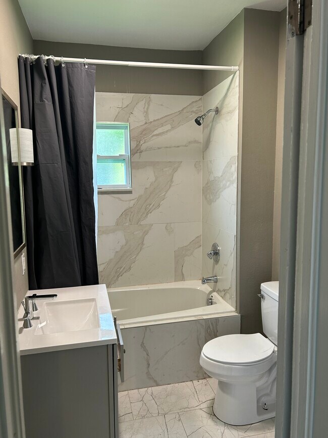 Building Photo - 115 E Lattin St