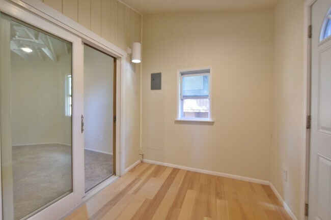 Building Photo - 5318 Fairway Dr