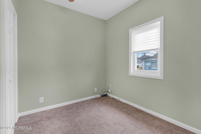 Building Photo - 1232 Pine Tree Way