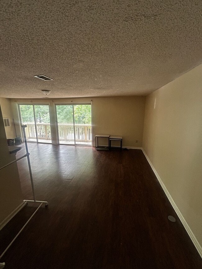 Building Photo - Freshly Renovated 3BR Condo Steps from UNC...